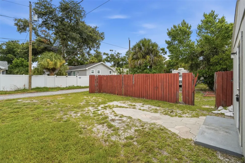 4535 EMERSON AVENUE S St Petersburg, FL 33711