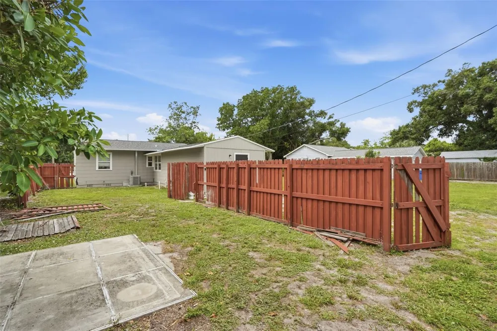 4535 EMERSON AVENUE S St Petersburg, FL 33711