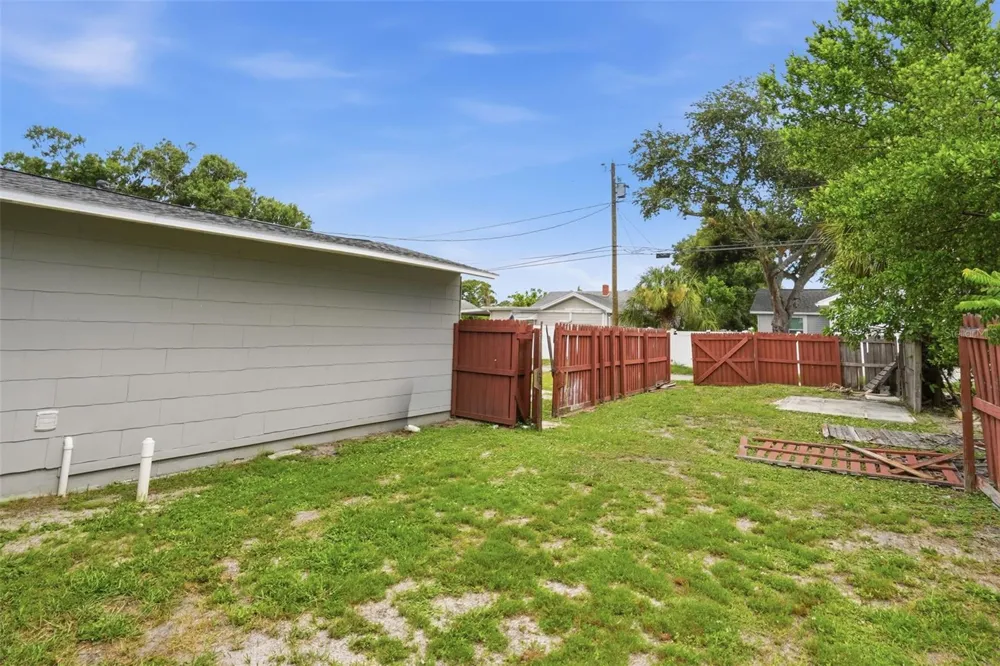 4535 EMERSON AVENUE S St Petersburg, FL 33711
