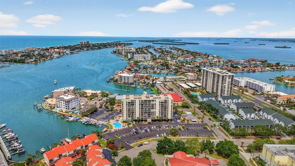 255 DOLPHIN POINT #211 Clearwater, FL 33767