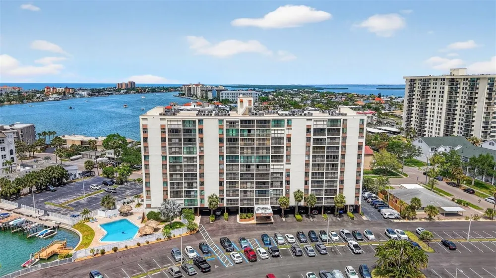 255 DOLPHIN POINT #211 Clearwater, FL 33767