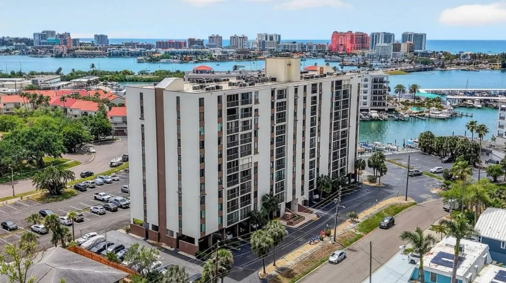 255 DOLPHIN POINT #211 Clearwater, FL 33767