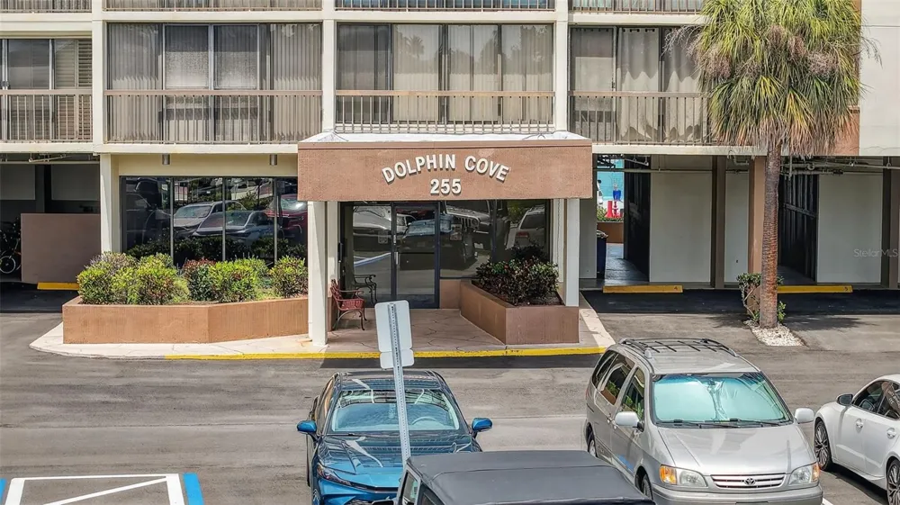 255 DOLPHIN POINT #211 Clearwater, FL 33767