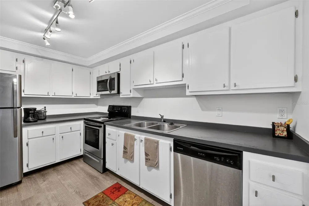 255 DOLPHIN POINT #211 Clearwater, FL 33767