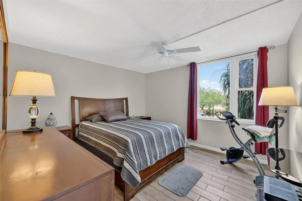 255 DOLPHIN POINT #211 Clearwater, FL 33767