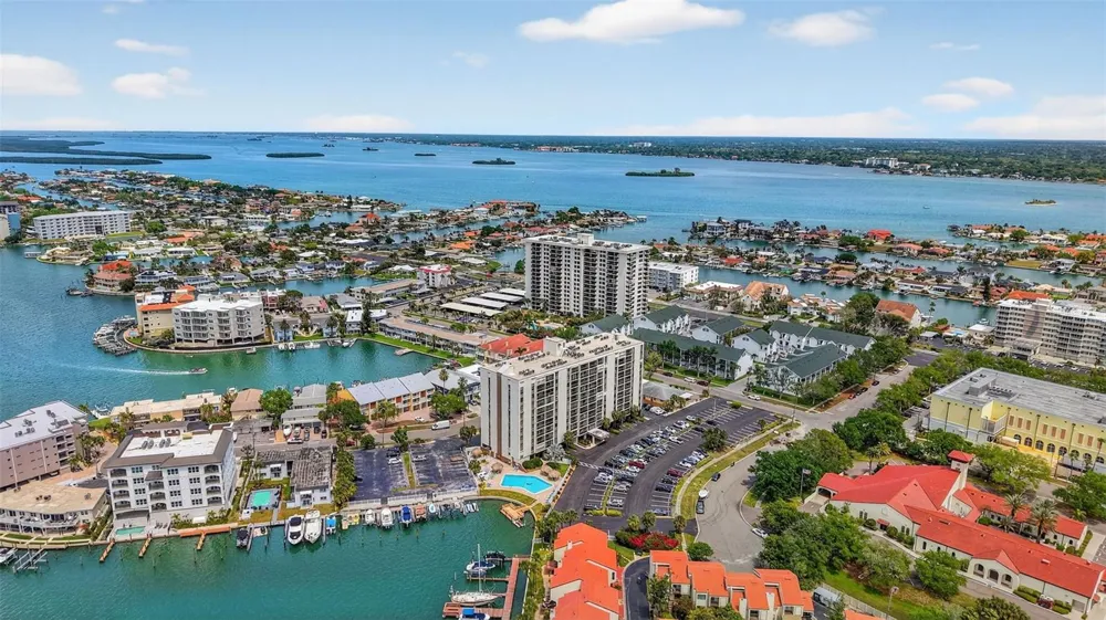 255 DOLPHIN POINT #211 Clearwater, FL 33767