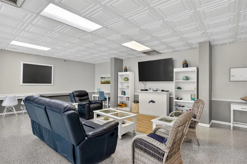 255 DOLPHIN POINT #211 Clearwater, FL 33767