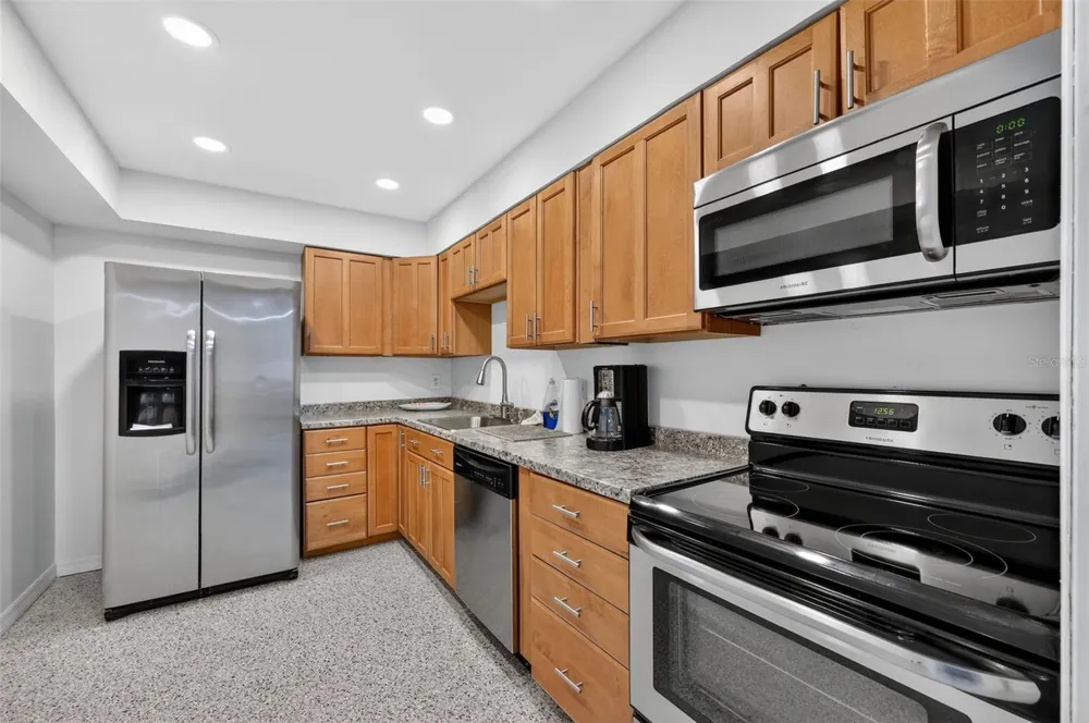 255 DOLPHIN POINT #211 Clearwater, FL 33767