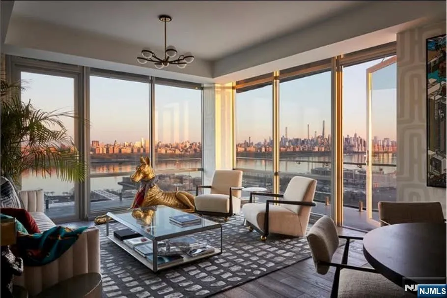320 Adolphus Avenue 715 Cliffside Park, NJ 07010