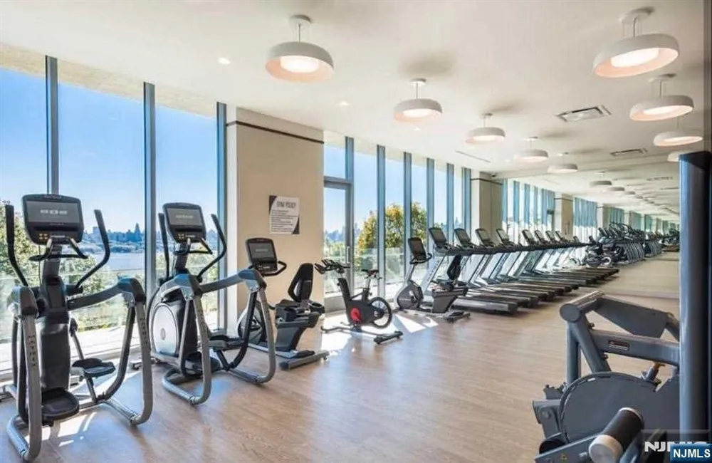 320 Adolphus Avenue 715 Cliffside Park, NJ 07010