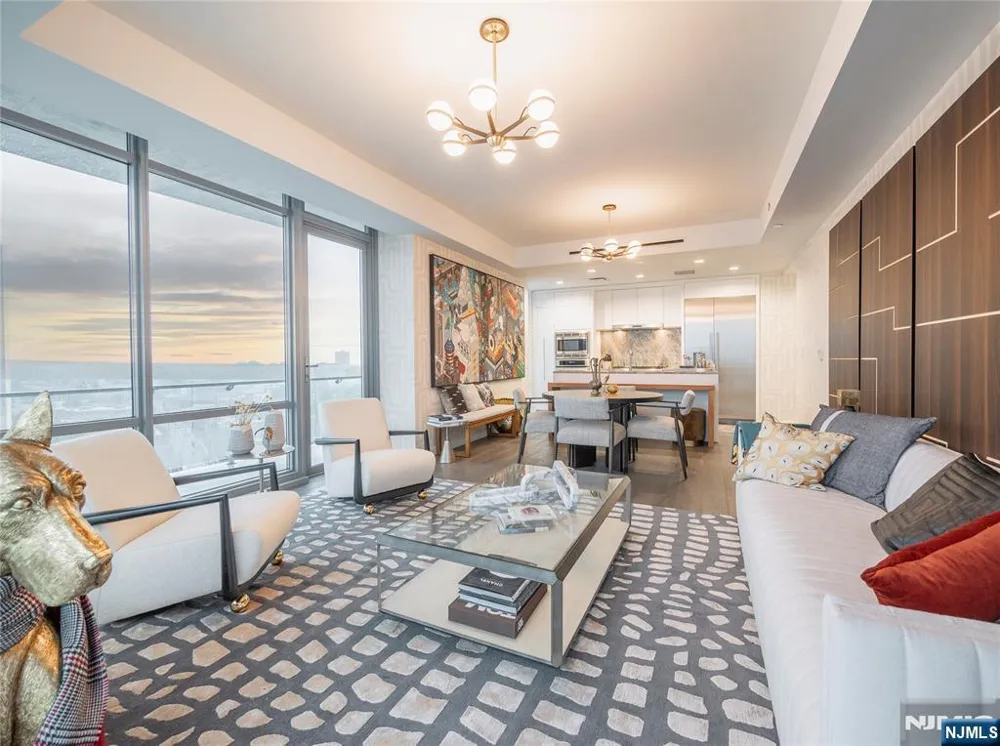 320 Adolphus Avenue 715 Cliffside Park, NJ 07010