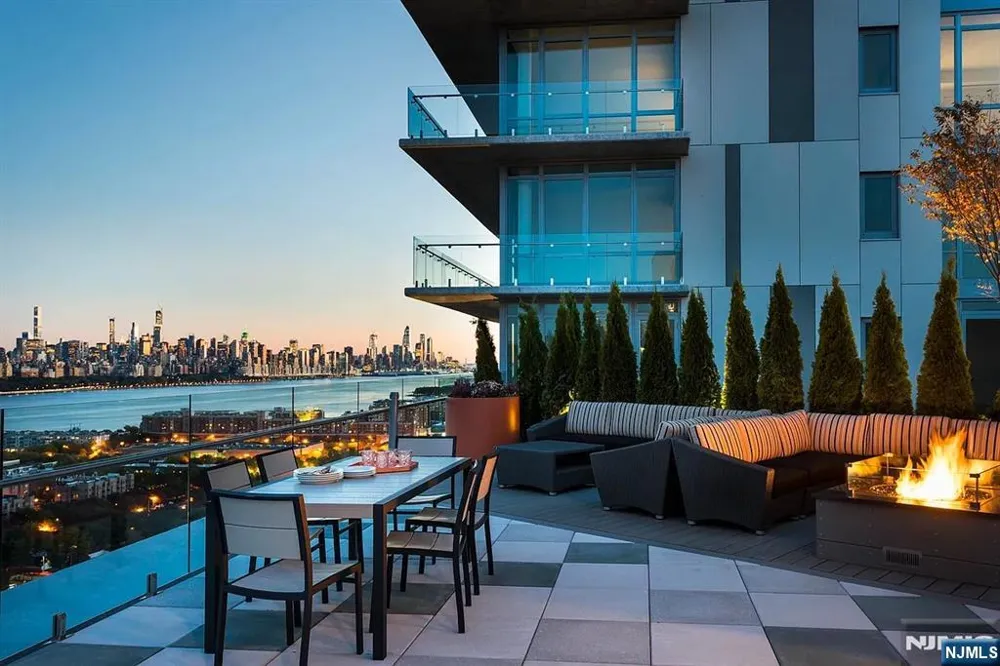 320 Adolphus Avenue 715 Cliffside Park, NJ 07010