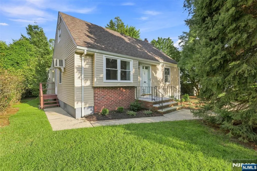182 14th Cresskill, NJ 07626