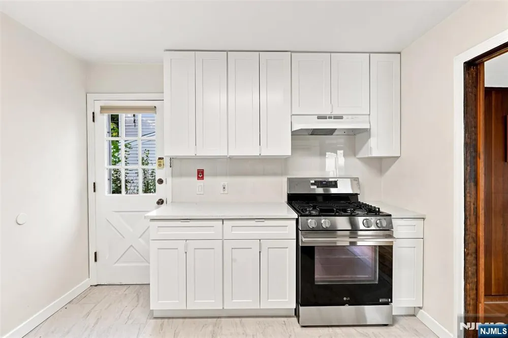 182 14th Cresskill, NJ 07626