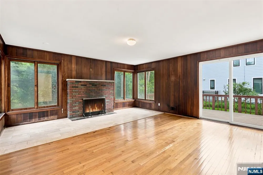 182 14th Cresskill, NJ 07626