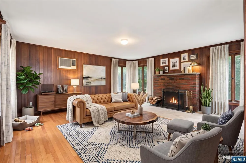 182 14th Cresskill, NJ 07626