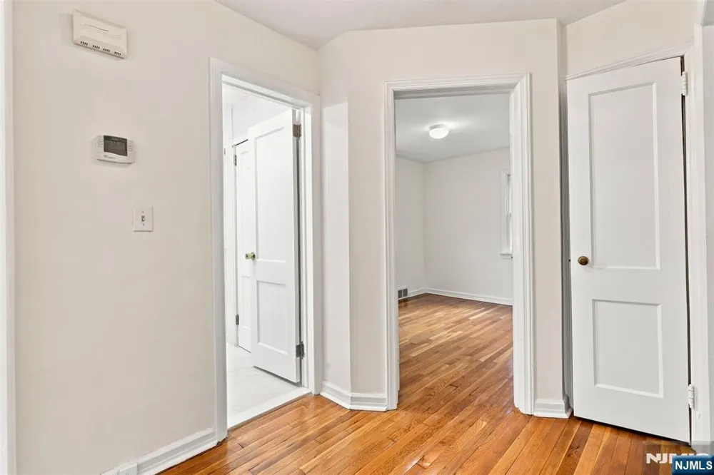 182 14th Cresskill, NJ 07626