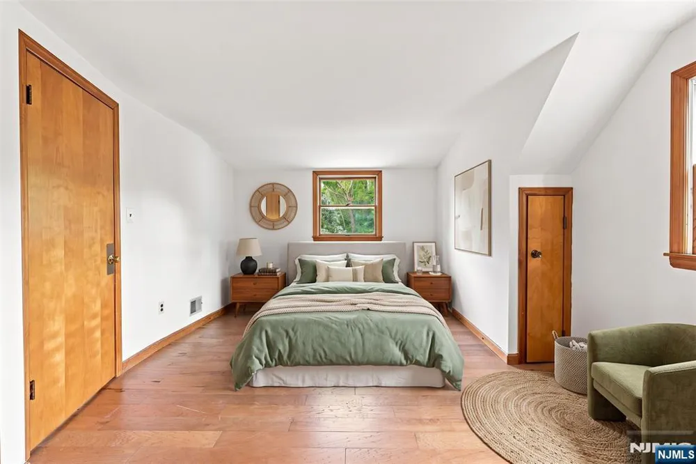 182 14th Cresskill, NJ 07626