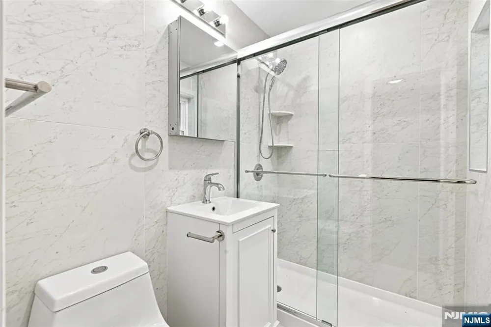 182 14th Cresskill, NJ 07626