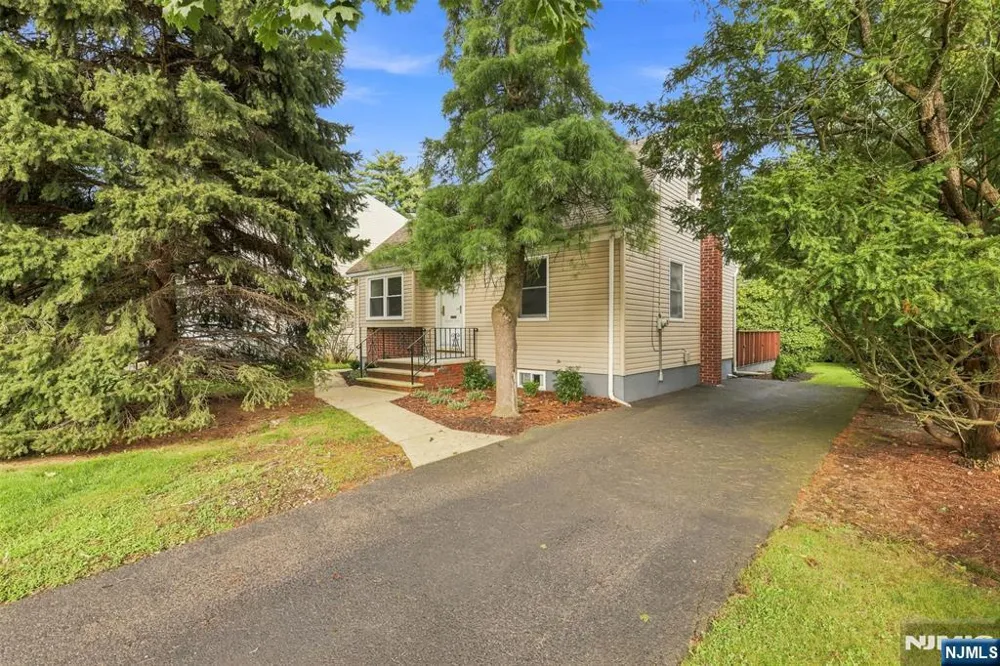 182 14th Cresskill, NJ 07626