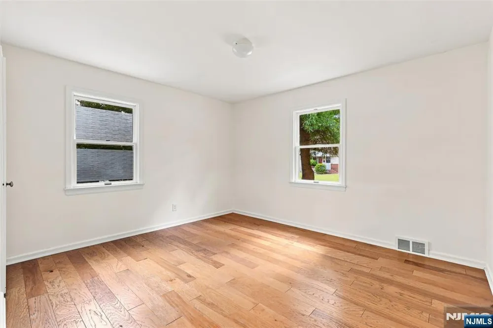 182 14th Cresskill, NJ 07626