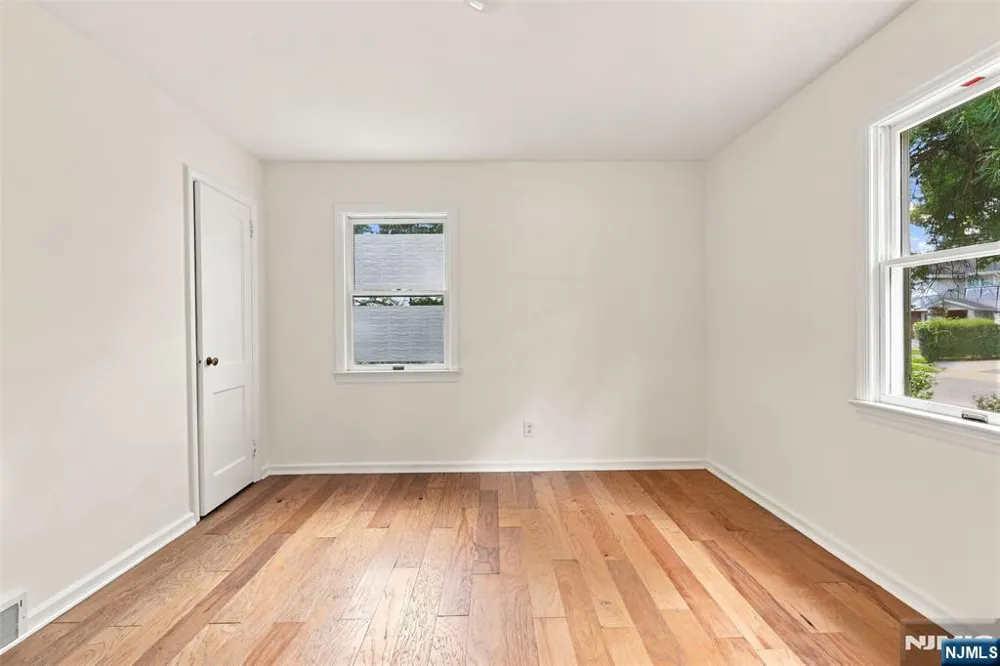 182 14th Cresskill, NJ 07626