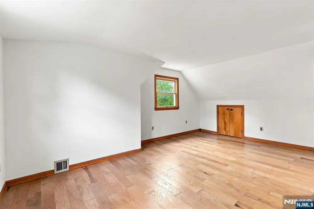 182 14th Cresskill, NJ 07626