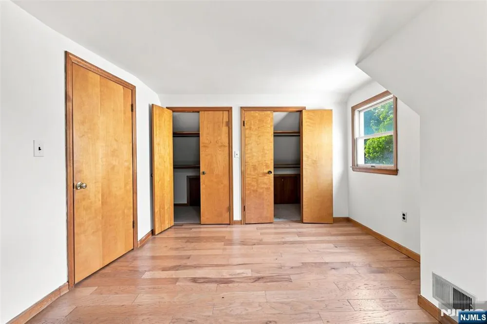 182 14th Cresskill, NJ 07626