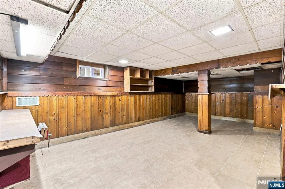 182 14th Cresskill, NJ 07626