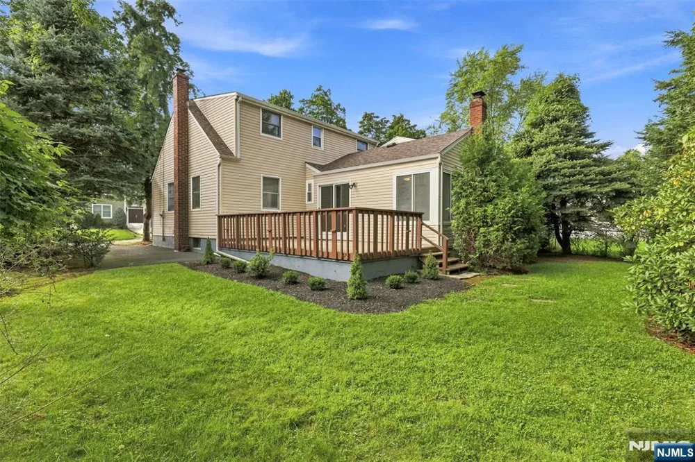 182 14th Cresskill, NJ 07626