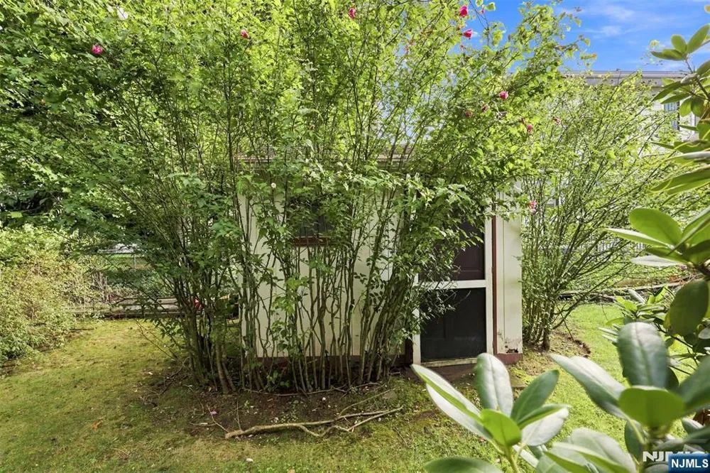 182 14th Cresskill, NJ 07626