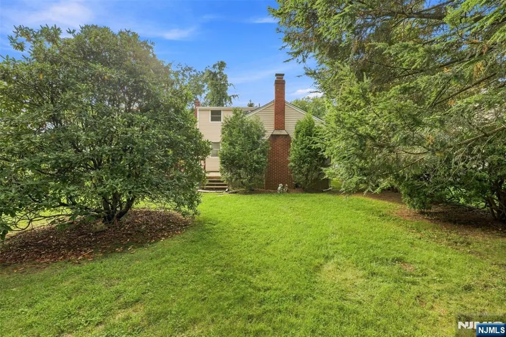 182 14th Cresskill, NJ 07626
