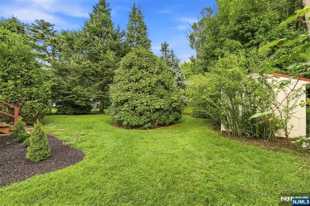 182 14th Cresskill, NJ 07626