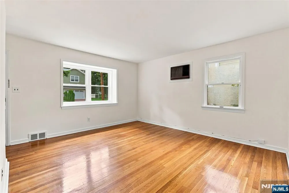 182 14th Cresskill, NJ 07626