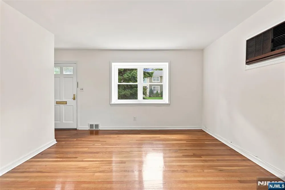 182 14th Cresskill, NJ 07626