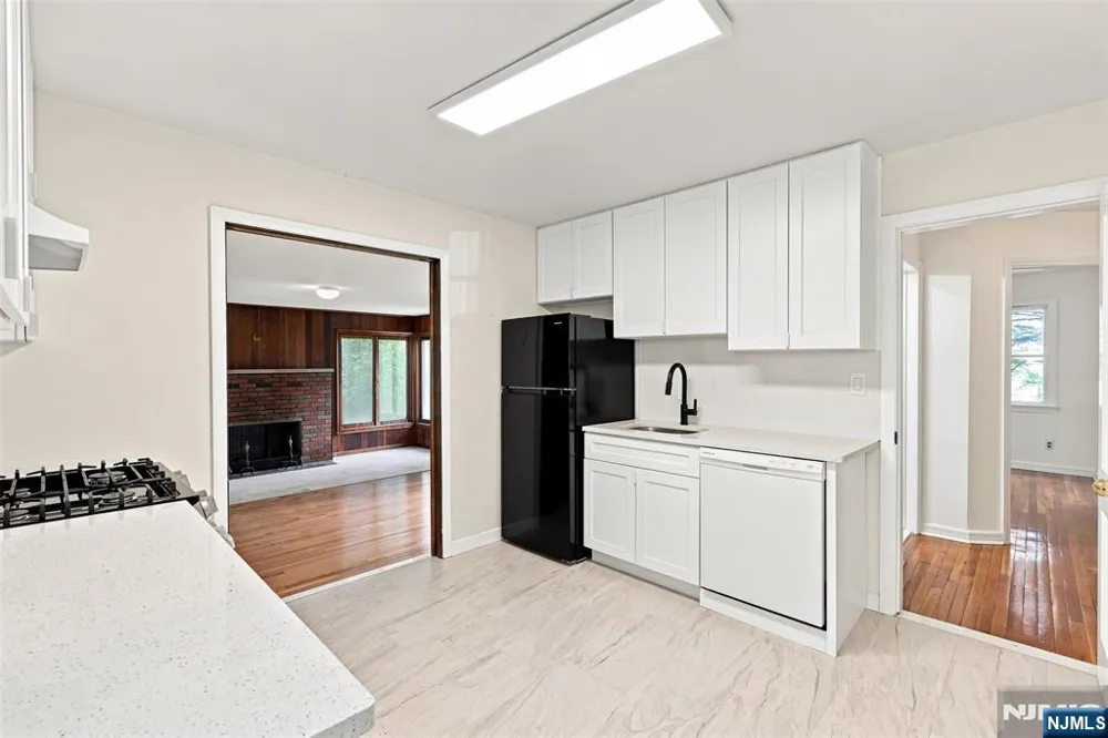 182 14th Cresskill, NJ 07626