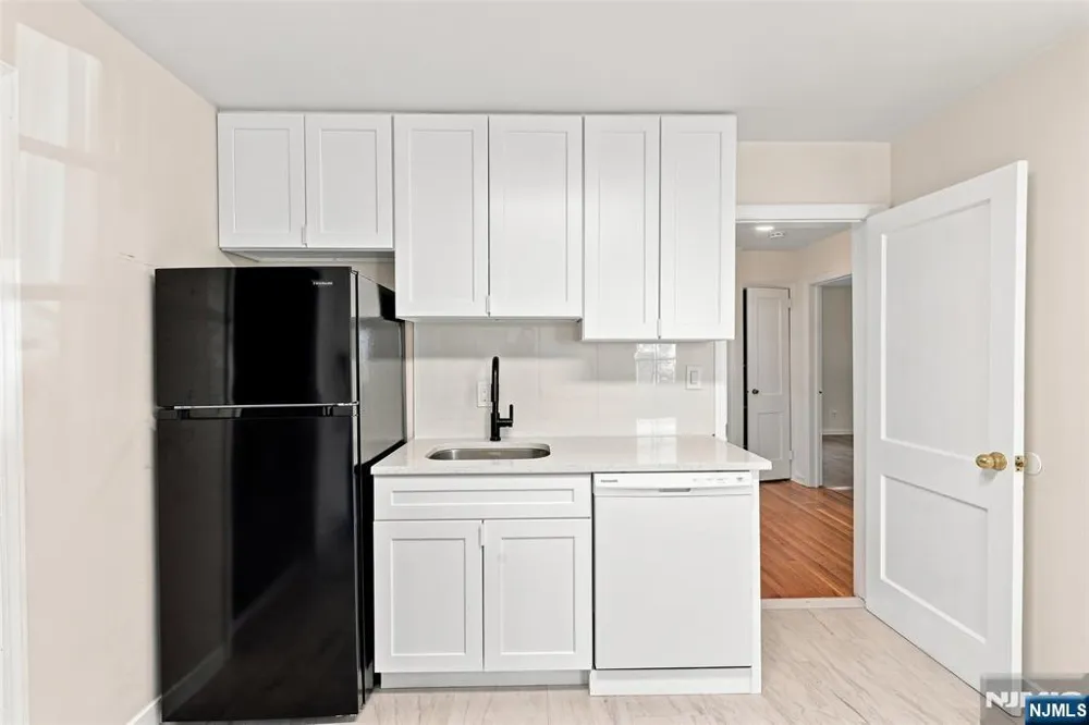 182 14th Cresskill, NJ 07626