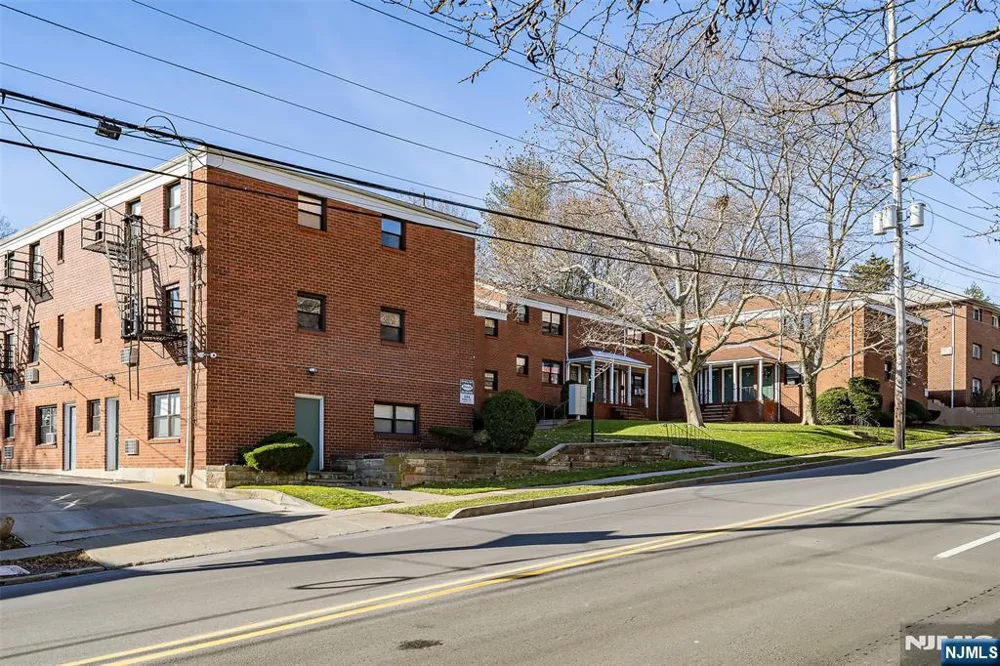 295 Essex Street 295C Hackensack, NJ 07601