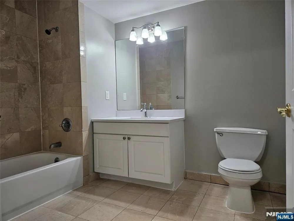 905 River Road 224 Edgewater, NJ 07020