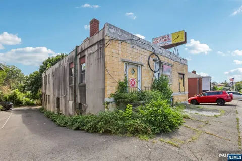 130 Bergen Boulevard