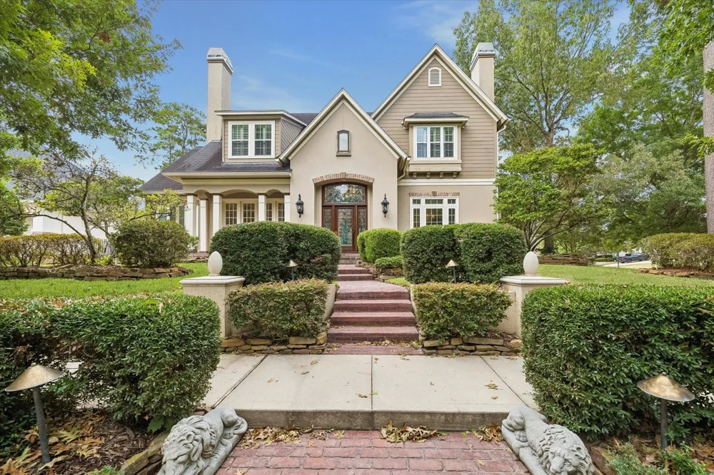 15 Golf Links Court Kingwood, TX 77339