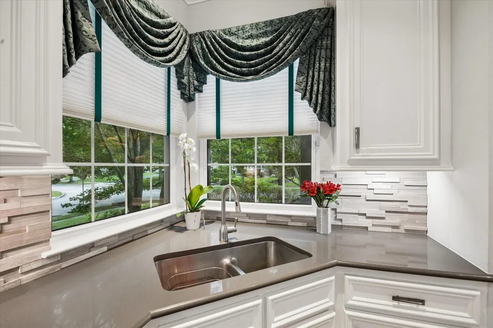 15 Golf Links Court Kingwood, TX 77339