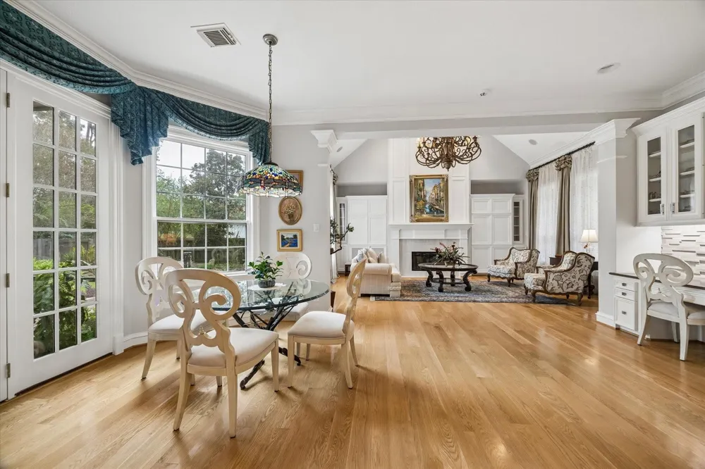 15 Golf Links Court Kingwood, TX 77339