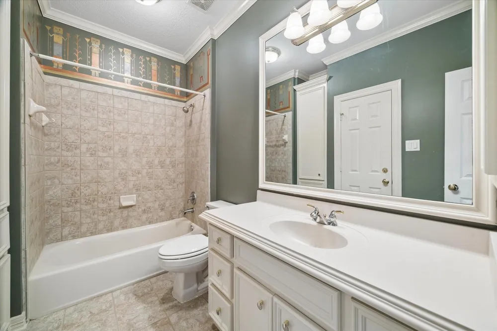 15 Golf Links Court Kingwood, TX 77339