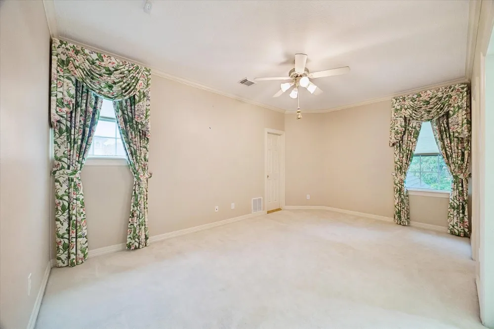 15 Golf Links Court Kingwood, TX 77339