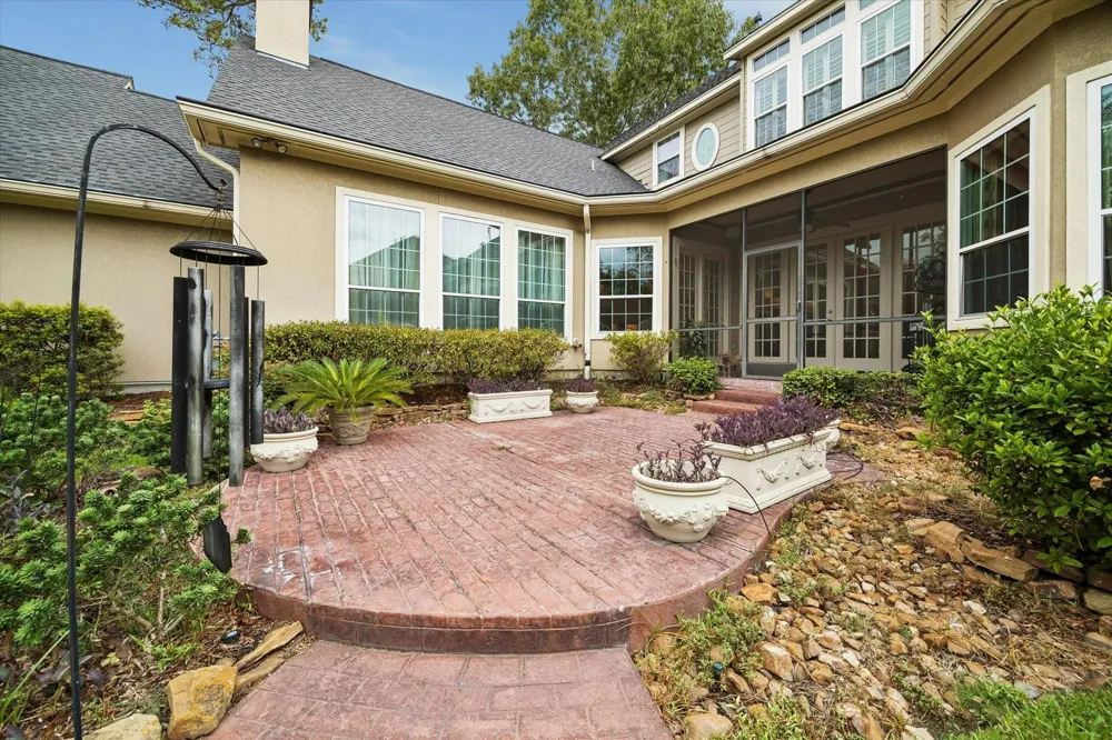 15 Golf Links Court Kingwood, TX 77339