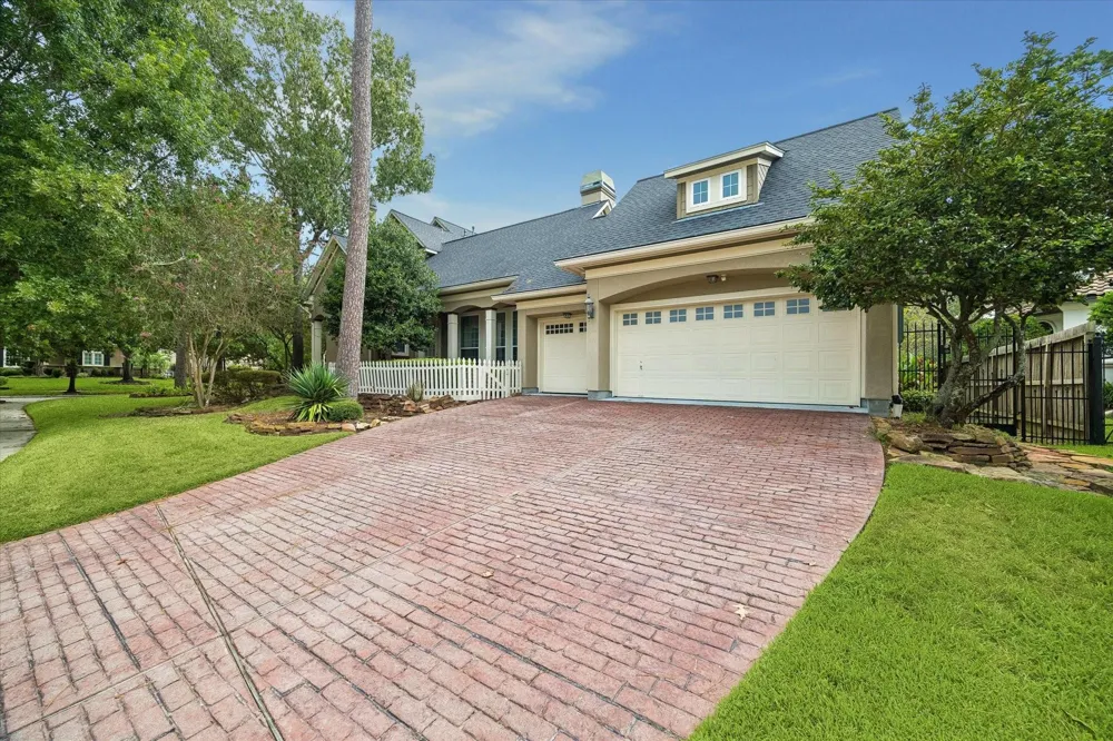 15 Golf Links Court Kingwood, TX 77339