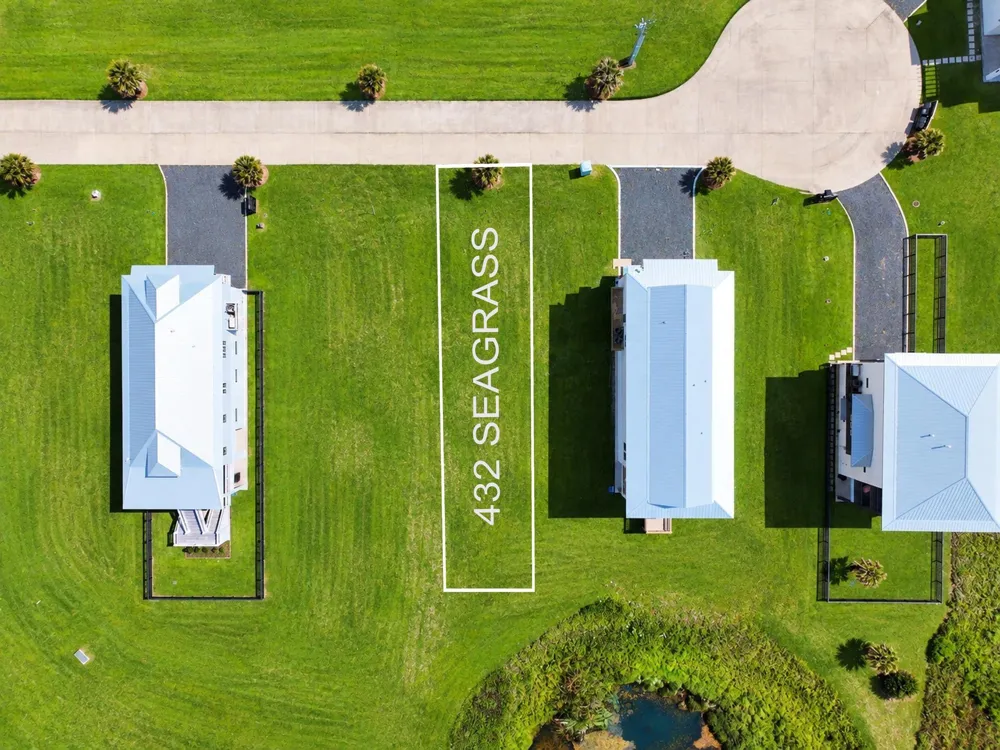 432 Seagrass Gilchrist, TX 77617