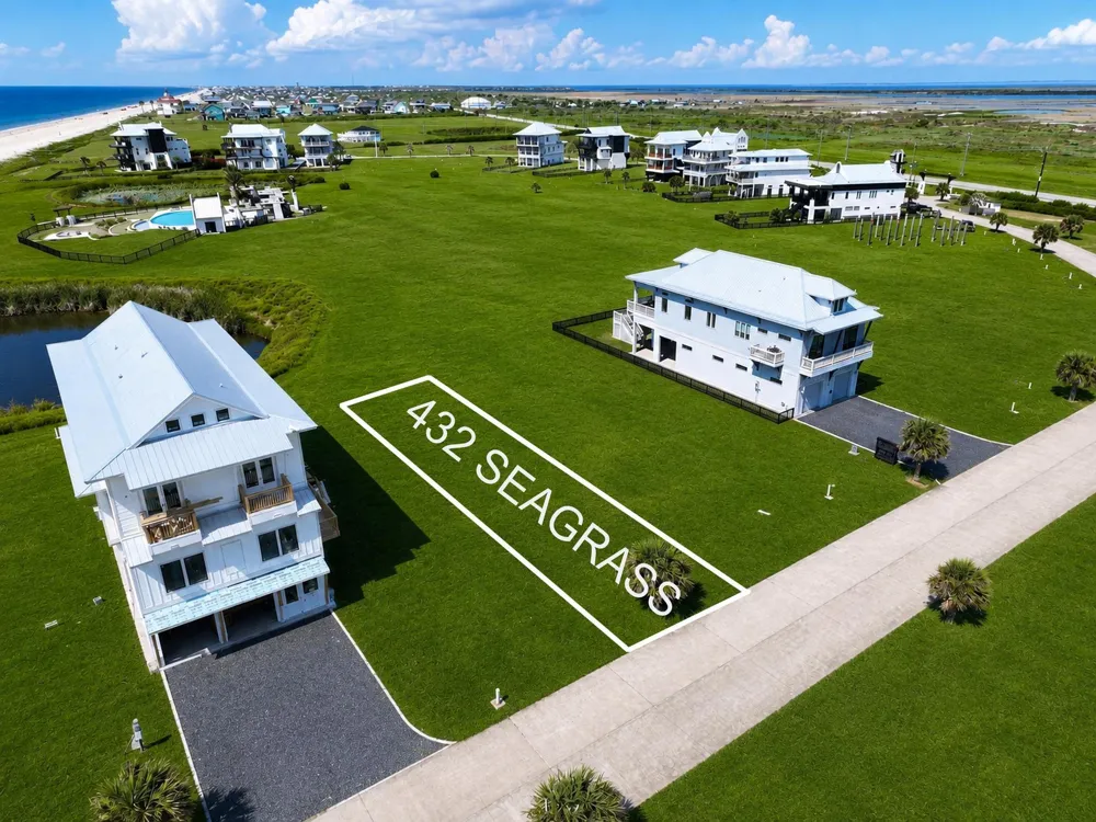 432 Seagrass Gilchrist, TX 77617