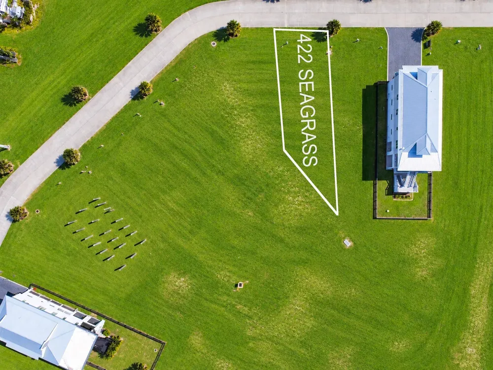 422 Seagrass Gilchrist, TX 77617